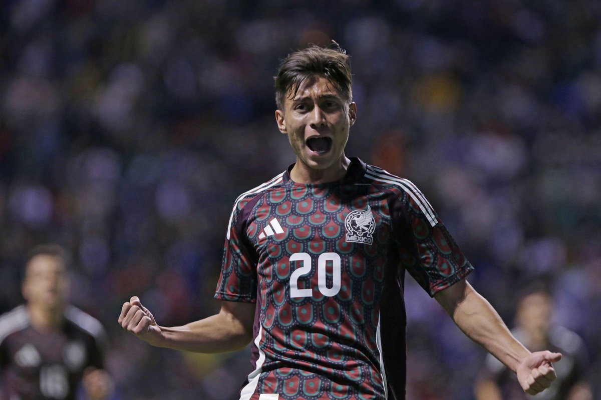 miseleccionmx's tweet photo. #Sub23 | ¡Gooooooool! 🙌

Doblete de Árciga que anota el 3ro 🔥

🇲🇽 3-0 🇦🇷

#VamosTodos https://t.co/jPN1zxDdBX