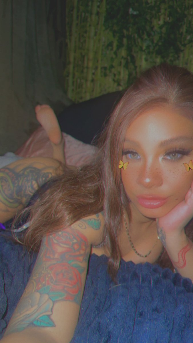 Golden_Lex's tweet photo. New Snapchat ; Cybergflex https://t.co/KqFgcds55r