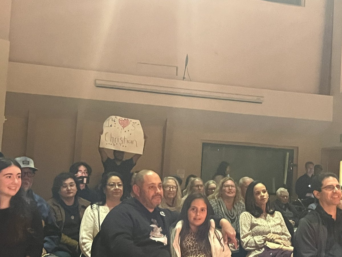 dehosteel's tweet image. When your homie shows.