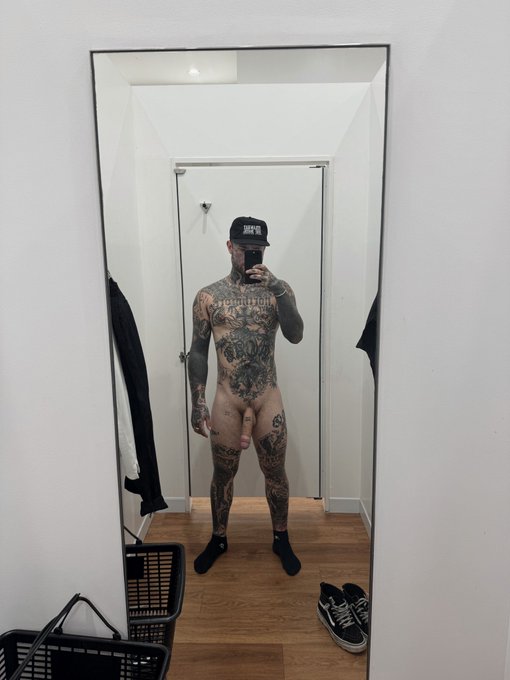 If this gets 2000 retweets I&rsquo;ll make my OF free for 100 people 🍆  https://t.co/DWyRresiJ4 https://t.