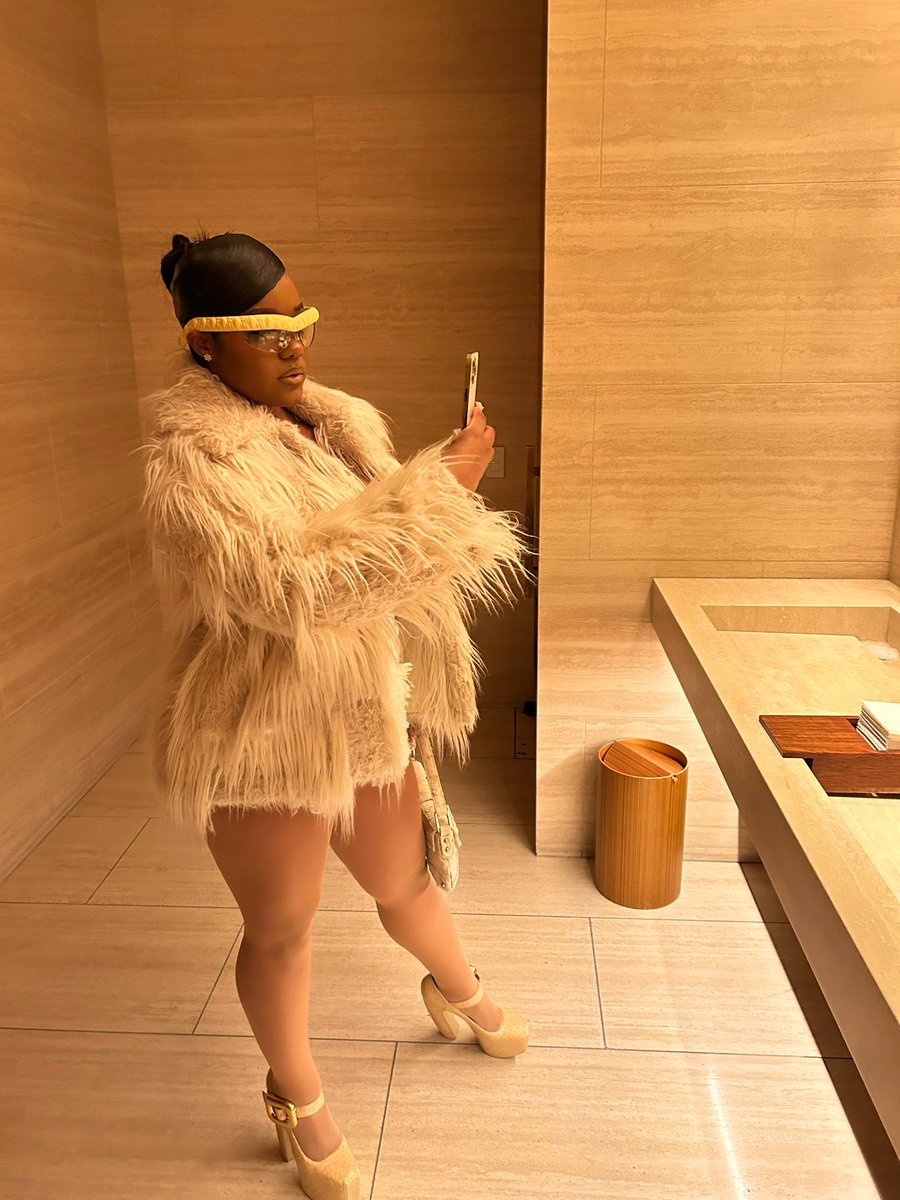 TheeKennedyMoon's tweet image. 2000s video vixen
