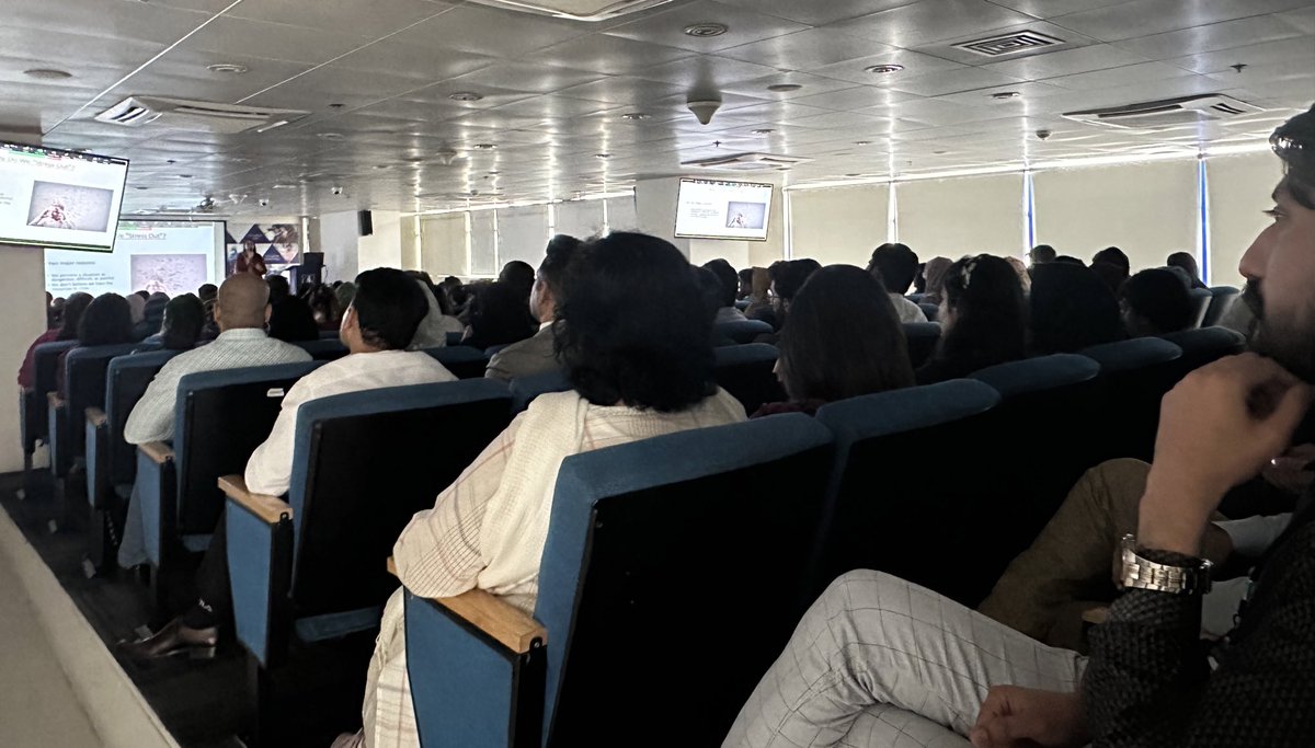 We have started a series of sessions on mental health for the @ChughtaiLab team. House full for today's session on 'stress and stress management.' #OneNationOneLab #OneTeam