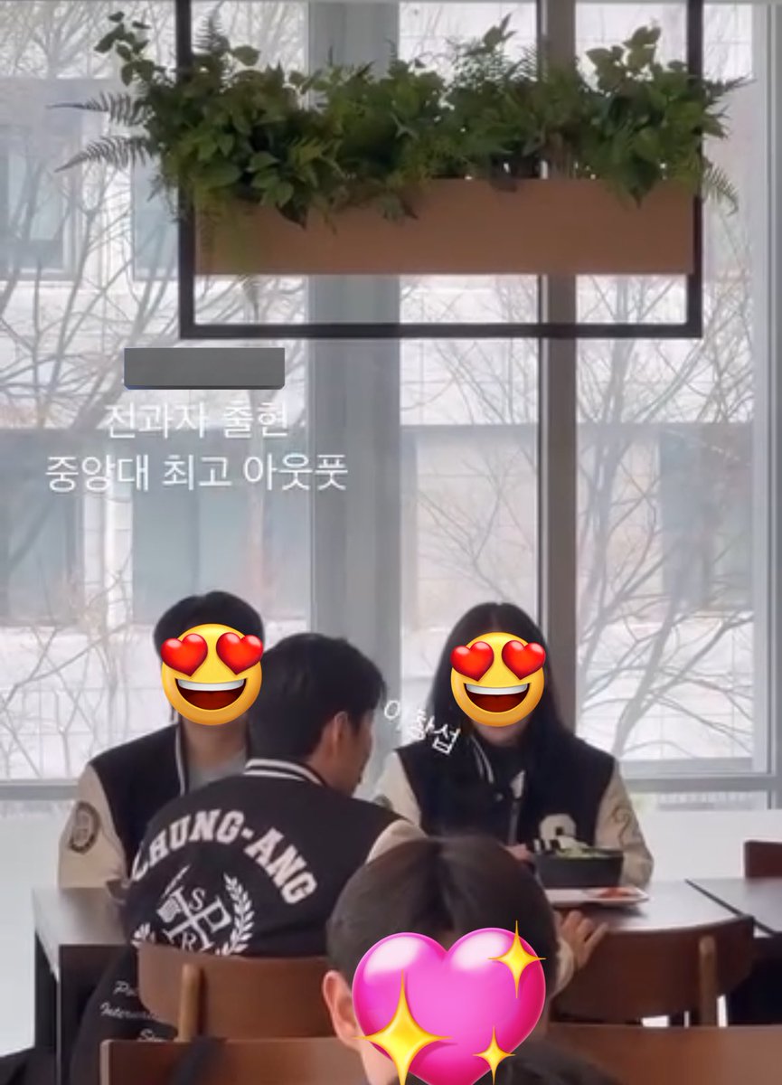 뒷모습이지만 ㅎㅎ
같이 촬영하는 남자분 찐멜로디에요
아 부러워