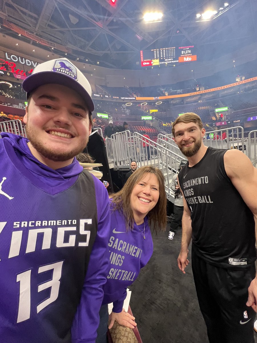 Congrats to Domantas Sabonis on 54 straight double doubles from your biggest fans in Ohio!! <a href="/SacramentoKings/">Sacramento Kings</a> <a href="/KyleDraperTV/">Kyle Draper</a> <a href="/momoragan/">Morgan Ragan</a> @kayte_c <a href="/DeuceMason/">Deuce Mason</a> <a href="/devbstar/">Devon</a> <a href="/danstarcher/">Dan Starcher</a>