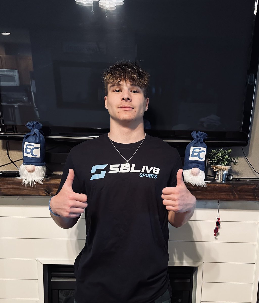 Thanks for the merch!!!  ⁦<a href="/ManyHatsMilles/">Todd Milles</a>⁩ &amp; ⁦<a href="/SBLiveWA/">Washington High School On SI</a>⁩