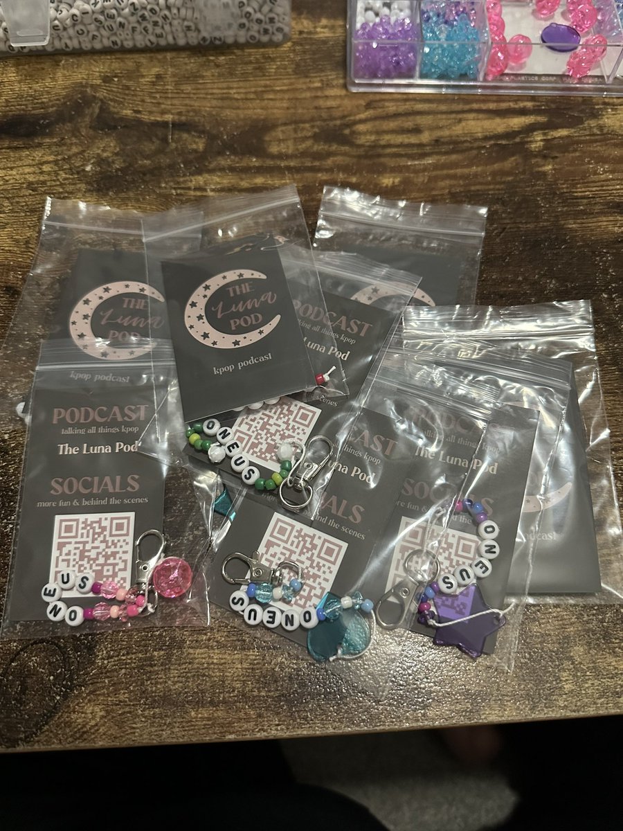 thelunapod's tweet photo. started making keychain freebies for oneus orlando next week 🩶 have many more to make ! 

#ONEUSinOrlando #ONEUSWorldTour #La_Dolce_Vita #ONEUS https://t.co/7UIIl9Zqan