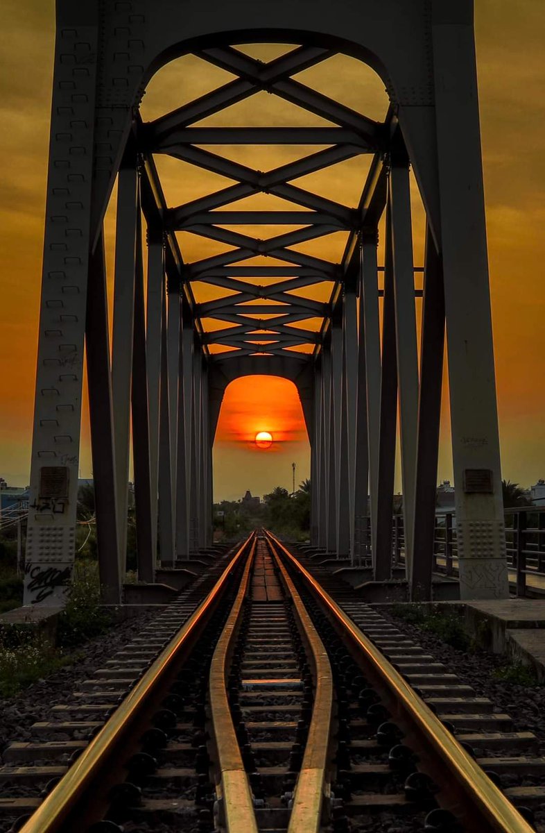 - Road to sunset . Nha Trang city Viet nam 25.03.24 By Phùng Düng