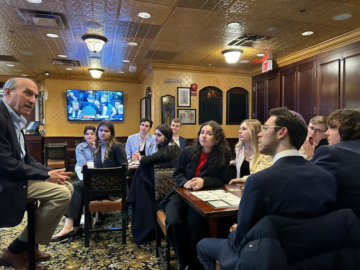 🇺🇸The annual Pinsker Centre policy trip to Washington DC is on! On day 1, we visited the Capitol Hill, met with @AmbJohnBolton, former National Security Advisor and US Ambassador to the UN, Ann Lewis, former White House Communications Director, and had dinner with Elliot Abrams