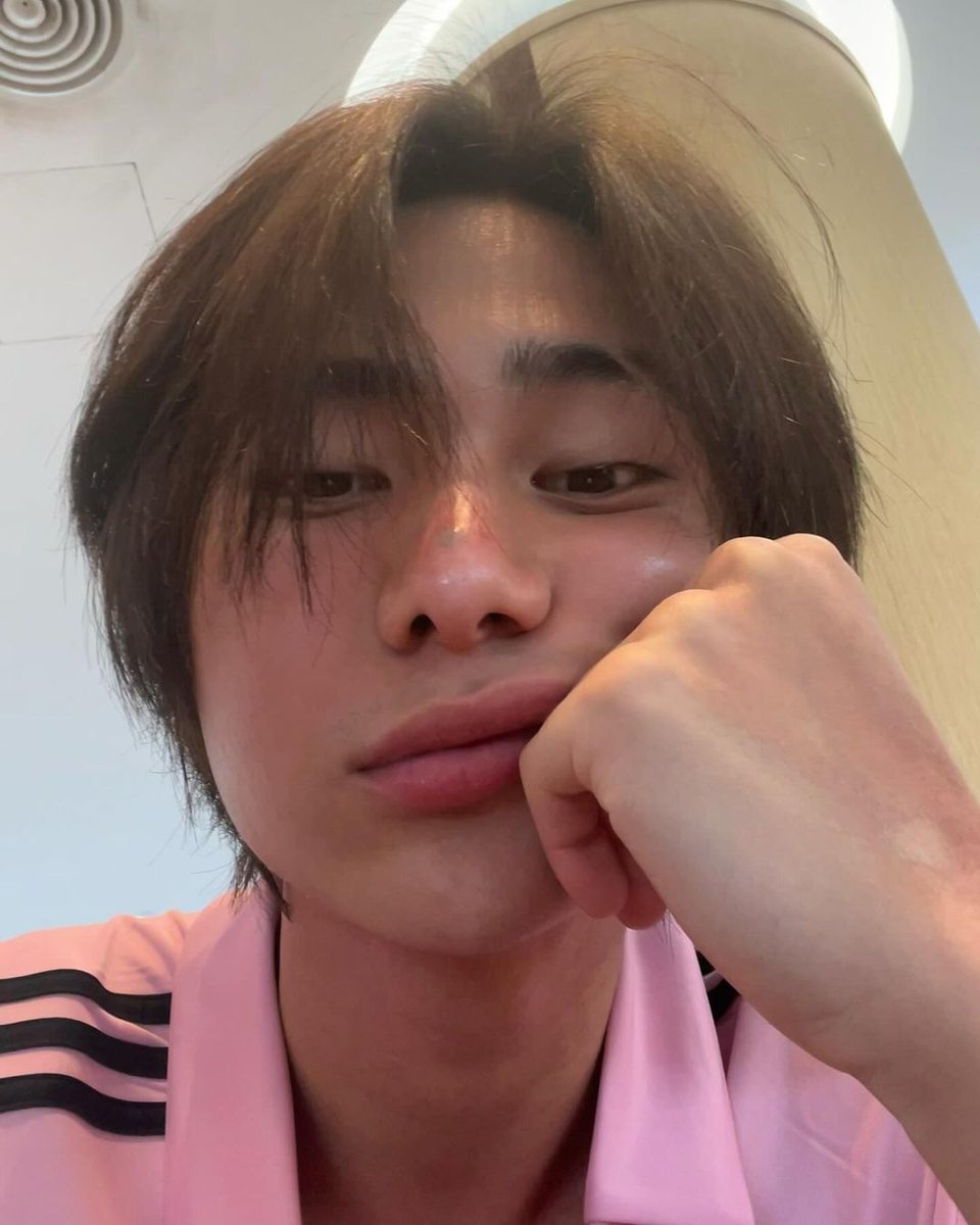 อีกหนึ่งปีที่ดาเนียลเติบโตมาอย่างดี และได้ทำสิ่งที่ตัวเองชอบ ปีที่ 18 นี้หวังว่าดาเนียลของพวกเราจะสุขภาพร่างกายแข็งแรง มีแต่คนรักและเอ็นดู ได้ทำสิ่งที่ตัวเองใฝ่ฝันไปนานๆนะคะ🩵

THE BEST IS YET TO COME
️#햇살처럼_빛날_동규의_봄
#BigBirthdayforKyu