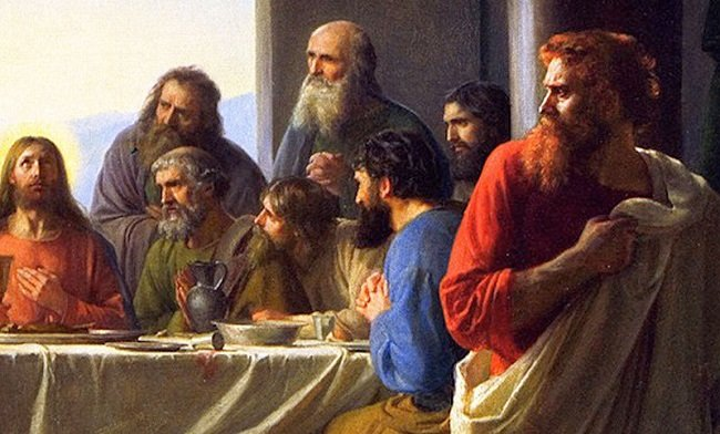 padrehayen's tweet photo. ¿Comulgó Judas en la Última Cena? 
San Efrén de Siria, reconocido como Padre de la Iglesia del siglo IV, enseña que "cuando Judas se acercó a recibir el pan, lo mismo que sus compañeros, Jesús mojó el pan en el agua y se lo dio a Judas. El Señor, con ese gesto, quitó la bendición que entrañaba aquel pan y por ello indicó la ofensa de Judas. Así es como los apóstoles reconocieron al traidor. Al mojar el pan, Jesús le quitó la bendición, por lo que Judas no comió pan bendecido, ni bebió de la copa de vida". 

"Judas se enfadó porque su pan había sido mojado, y por ello sabía que no merecía la vida. Su odio le impidió beber de la copa de la sangre de Jesús. Satanás se apresuró en alejar al Iscariote de sus compañeros, de manera que no pudiera compartir con ellos el sacramento de la vida".

¿Se puede comulgar en estado de pecado mortal? Absolutamente no. El pecado impide que la recepción del Cuerpo y la Sangre de Jesús sea una verdadera comunión. Acerquémonos al altar a comulgar, siempre con pureza y con la rectitud de intención de agradar a Dios por nuestra manera de vivir. El pecado grave impide que recibir la Eucaristía sea provechoso para el alma. Todo lo contrario: nos pone en la ruta de traición del Iscariote.