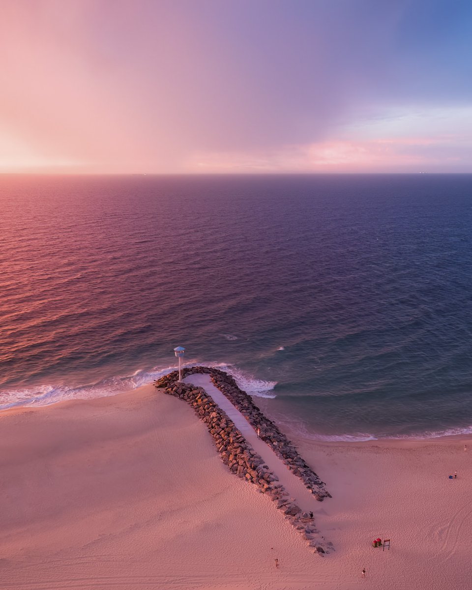 City Beach at different times showcases a palette of colors, each telling a unique story. From the serene blues of a calm morning to the fiery hues of sunset, every moment here is a masterpiece 💕 #skyperth #cityofperth #wathedreamstate City Beach 👉 bit.ly/3t2ASQG 😍