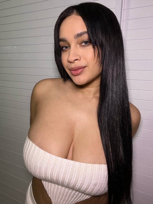 How long can you look into my eyes? https://t.co/OpyevFCgdA