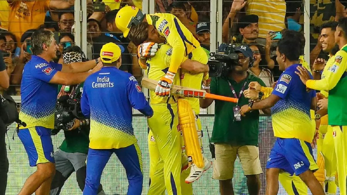 A TRIBUTE TO JADEJA BY CSK FANS...!!!! Today, at 7.38 pm IST, CSK fans at Chepauk will stand up to cheer for the hero of IPL 2023 final & his contribution to the Yellow Army.