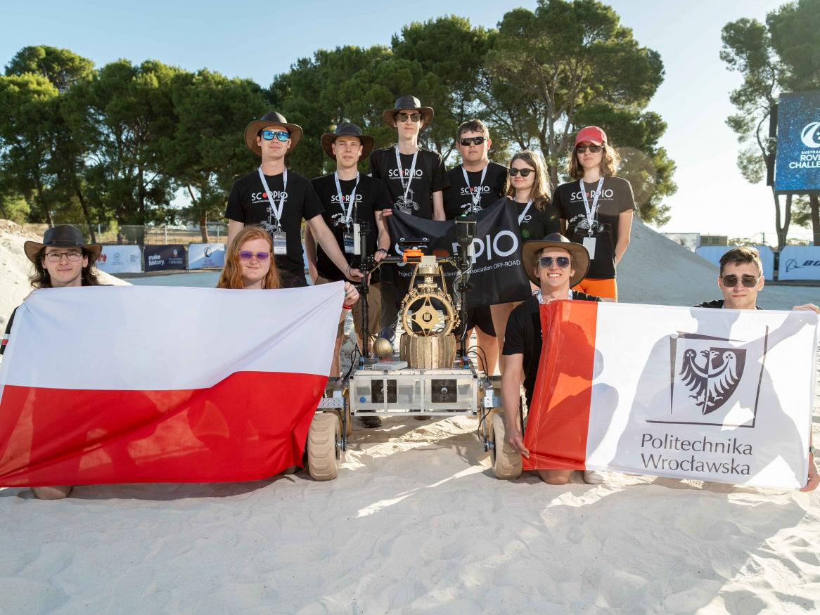 It was all systems go as the 🇦🇺 Rover Challenge took place in Adelaide last week, with Poland's Project Scorpio crowned winners! The challenge coincided with the launch of @UniofAdelaide's Exterres facility - the first of its kind in Australia. Explore: bit.ly/3Vz9dTj