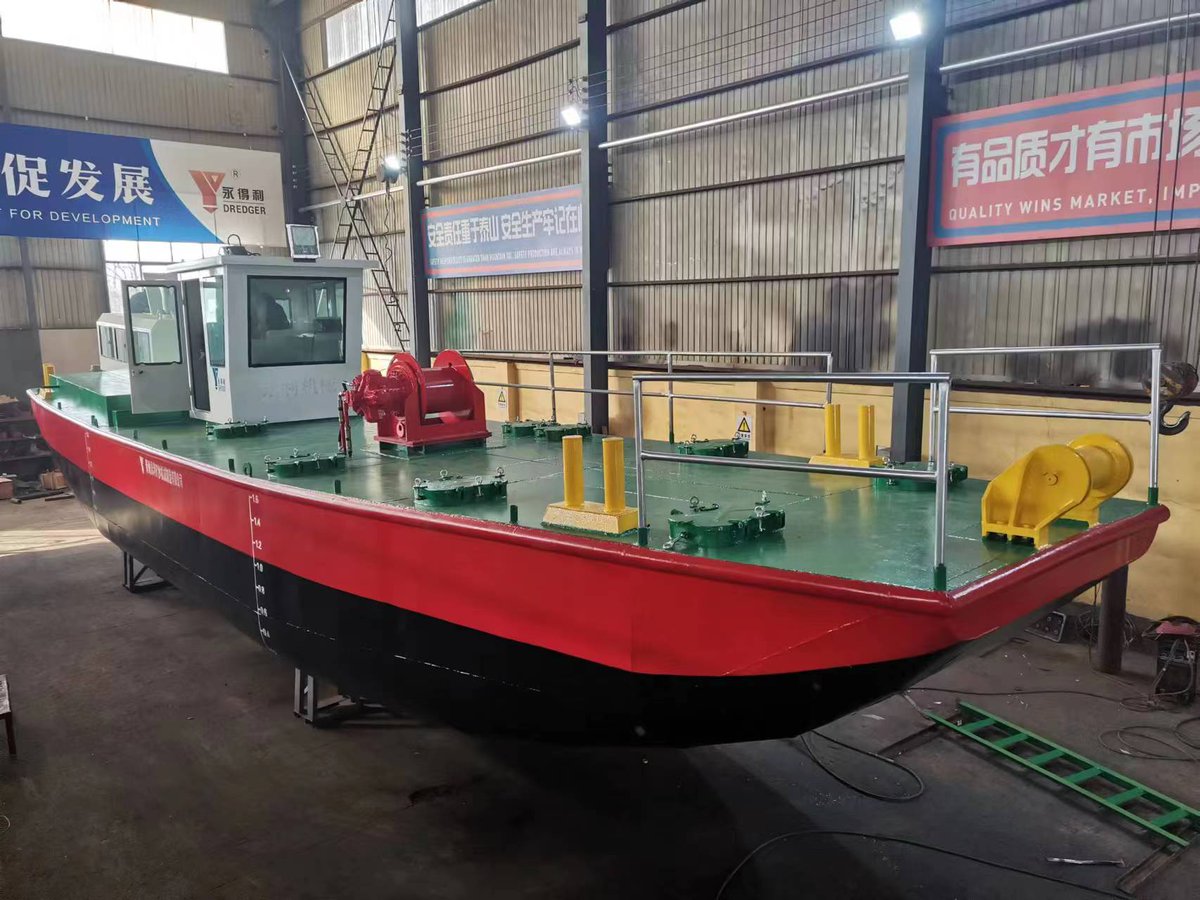 ⚓ Introducing our versatile work boat! 🚤 Whether equipped with one propeller or two, it’s designed to handle a range of tasks including auxiliary anchorage, transporting diesel and staff, and even pulling and pushing the cutter suction dredger. #WorkBoat #MarineEquipment