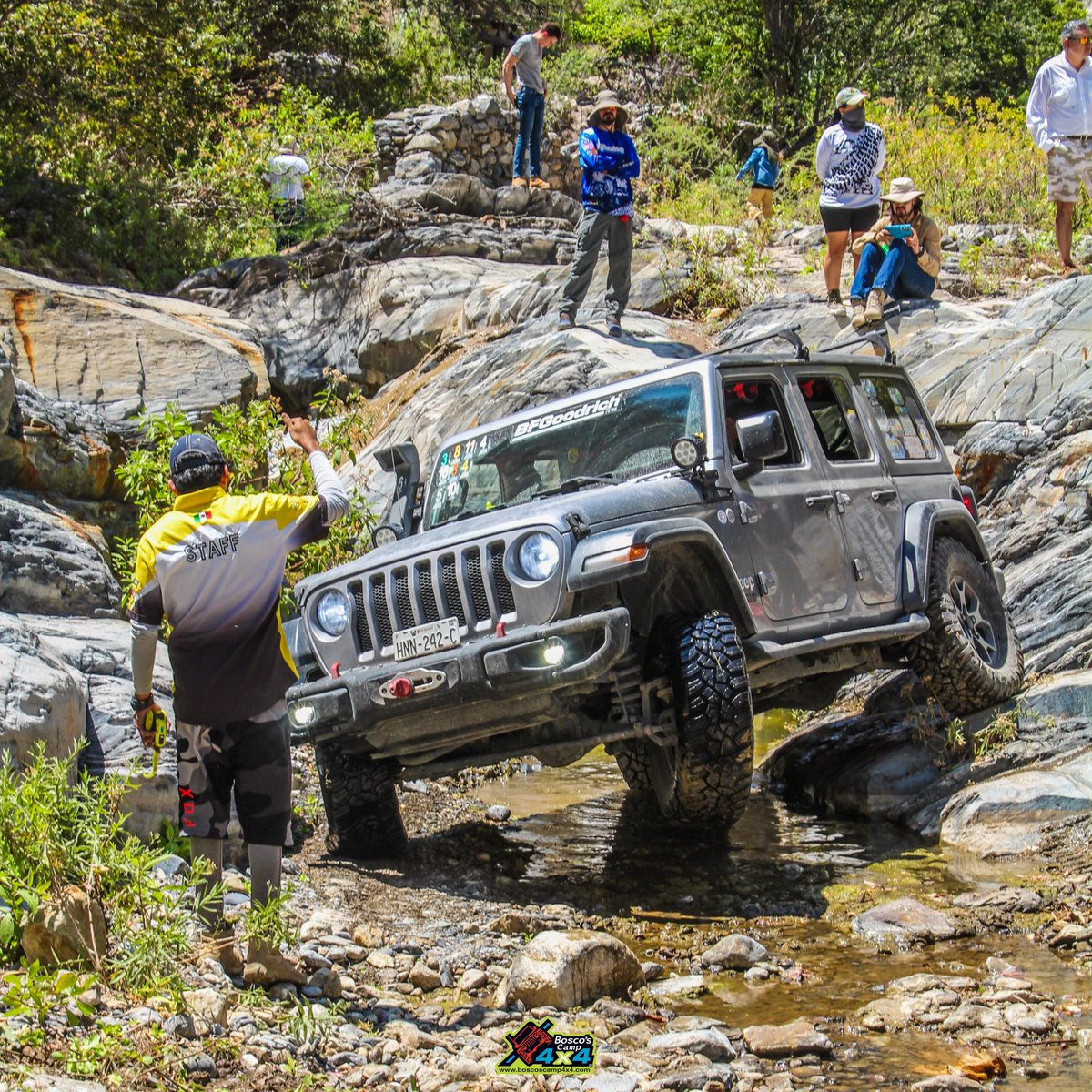 Este fin de semana se vivió la expedición a #3Cañones en #Zimapán, Hgo. La caravana conformada mayormente por #JeepWrangler de los cuales destacó un modelo 2024, se lucieron enfrentando pedruscos, lodo y ríos de rocas, que no fueron obstáculo para sus #BFGoodrichKM3 🛞 #JeepMx