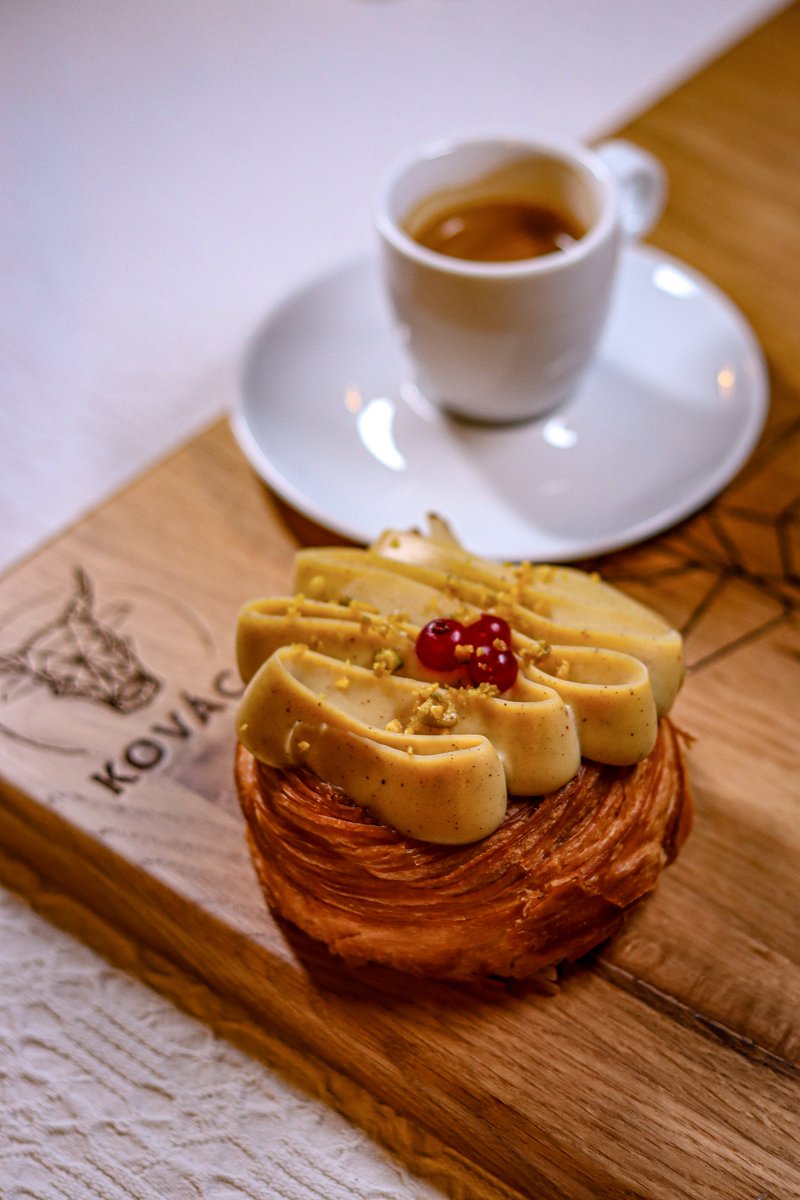 The perfect combination for early morning.🥐☕
#photography #photo #fotografia #foto #canonphotography #canonphoto #canon850d #morning #canonromania #earlymorning #coffee #croissant #breakfast