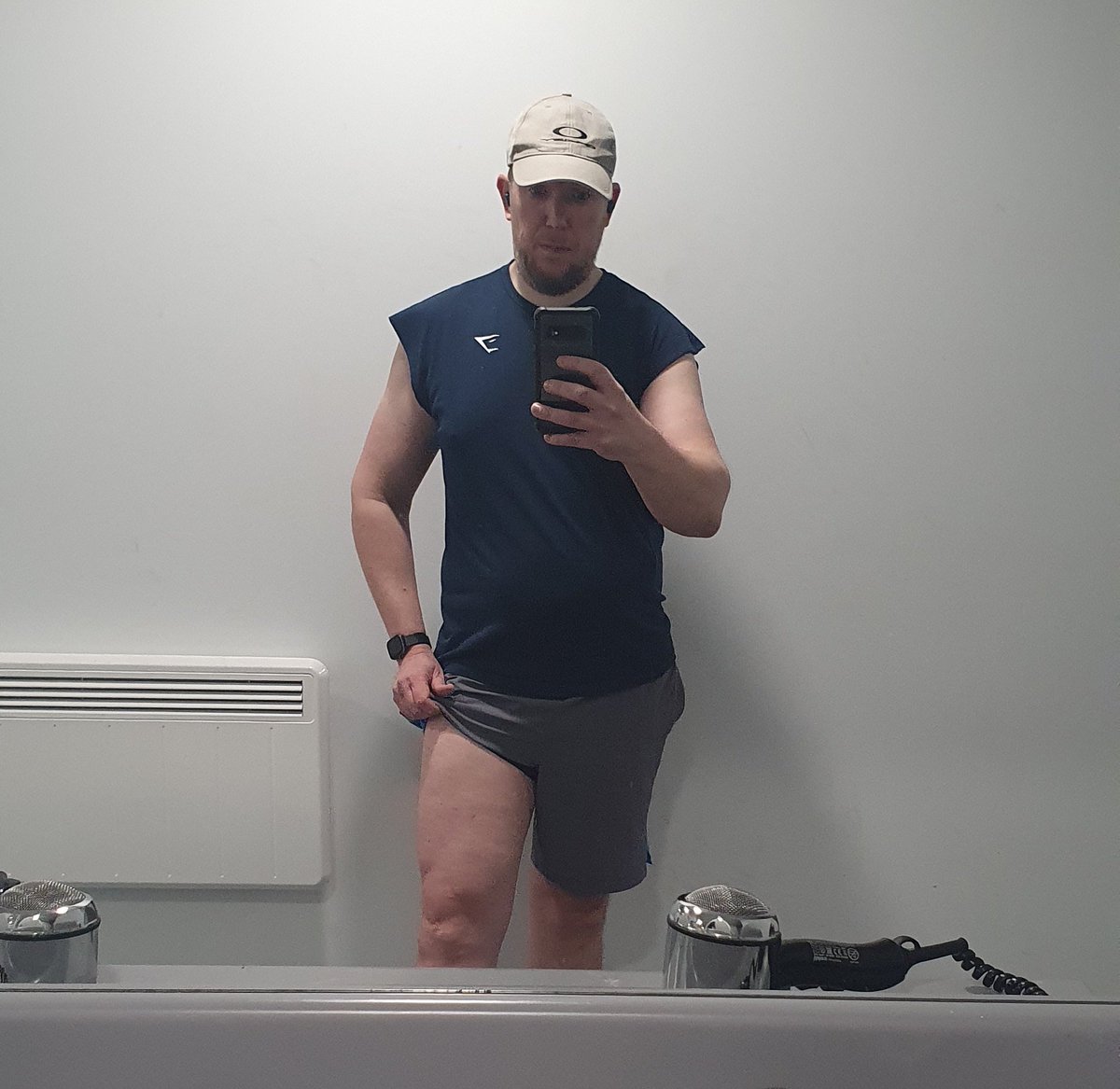 GavinWi79234383's tweet photo. #LegDay completed 😅 these twigs WILL GROW 👊 #bodybuilding #muscles #quads #projectmutate #lifeistoshorttobesmall #TeamVikingMuscle #BetterGymSidcup https://t.co/oIbViwqMEq