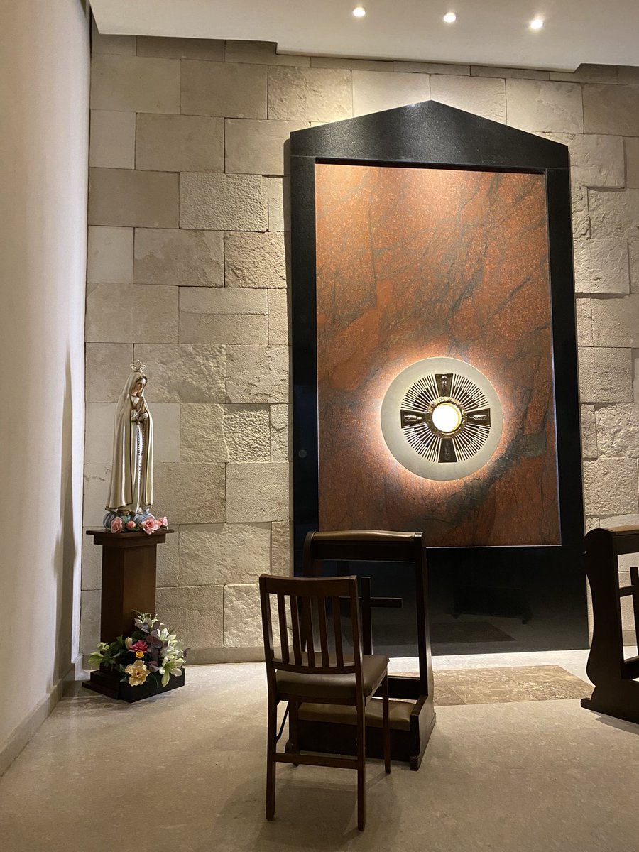 Orar por alguien es amarlo, es amor sin ser visto, sin audiencias, sin aplausos. Orar es fortalecer al otro sin que lo sepa, es abrazarlo invisiblemente. Hazlo siempre por los tuyos, recuerda que ninguna oración regresa vacía porque Él, nunca falla.