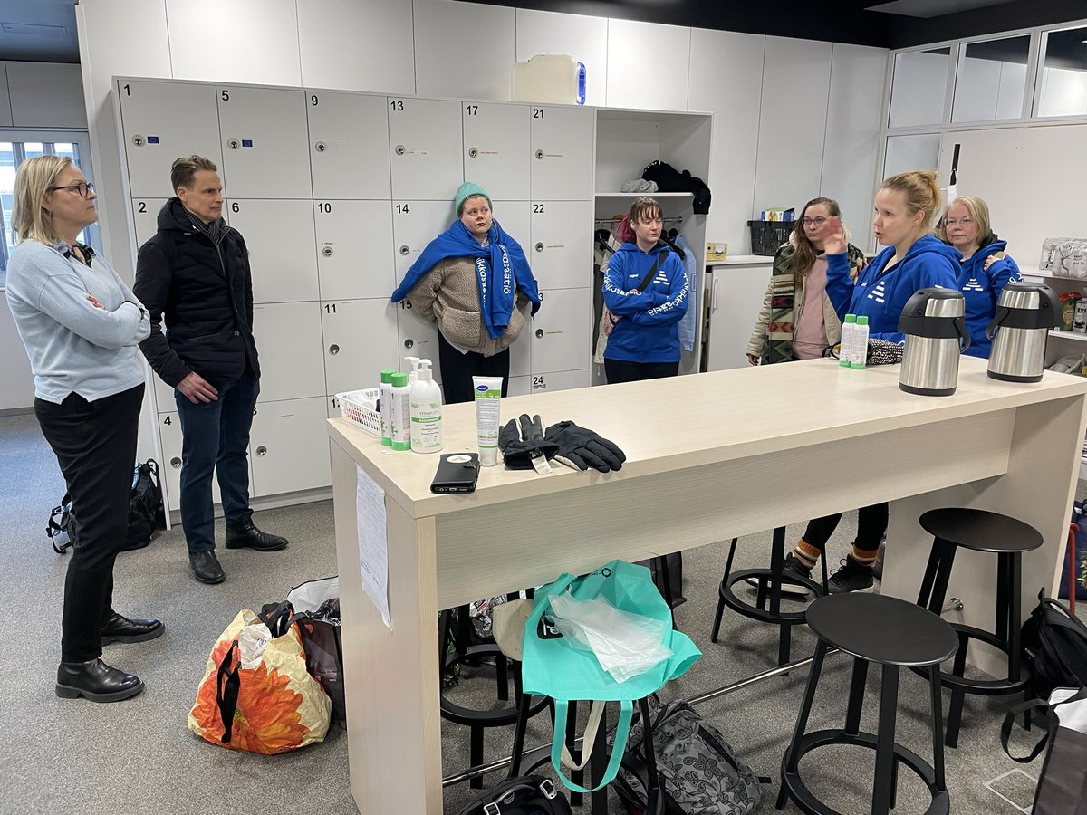 Kiitos <a href="/EvaBiaudet/">Eva Biaudet</a> että lähdit meidän ja upeiden vapaaehtoistemme kanssa jalkautumaan.Kahvi, kohtaamien ja kuuntelu ovat monelle siinä hetkessä kiinnipitäviä asioita. Reitille mahtui ylisukupolvisia kokemuksia, yliannostusta ja edunvalvonta-asioita.
<a href="/HannuJouhki/">Hannu Jouhki</a> <a href="/aklinikkasaatio/">A-klinikkasäätiö</a>