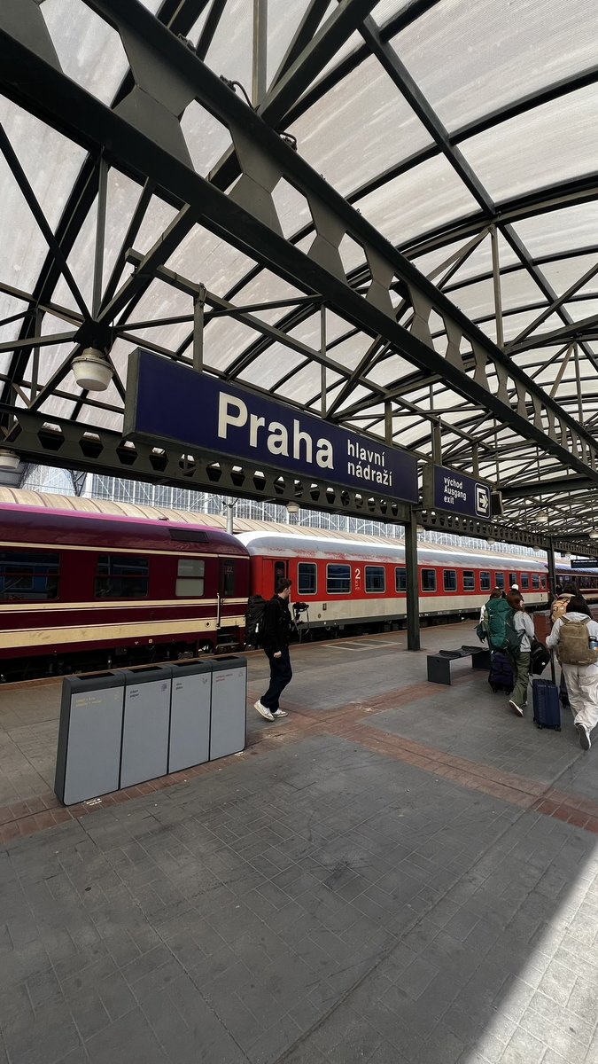Simply_Railway's tweet photo. Prague here we are ! ✌️🇨🇿
Thanks for the ride @EuropeanSlpr 🙌🏻 https://t.co/WSXZsmklpR