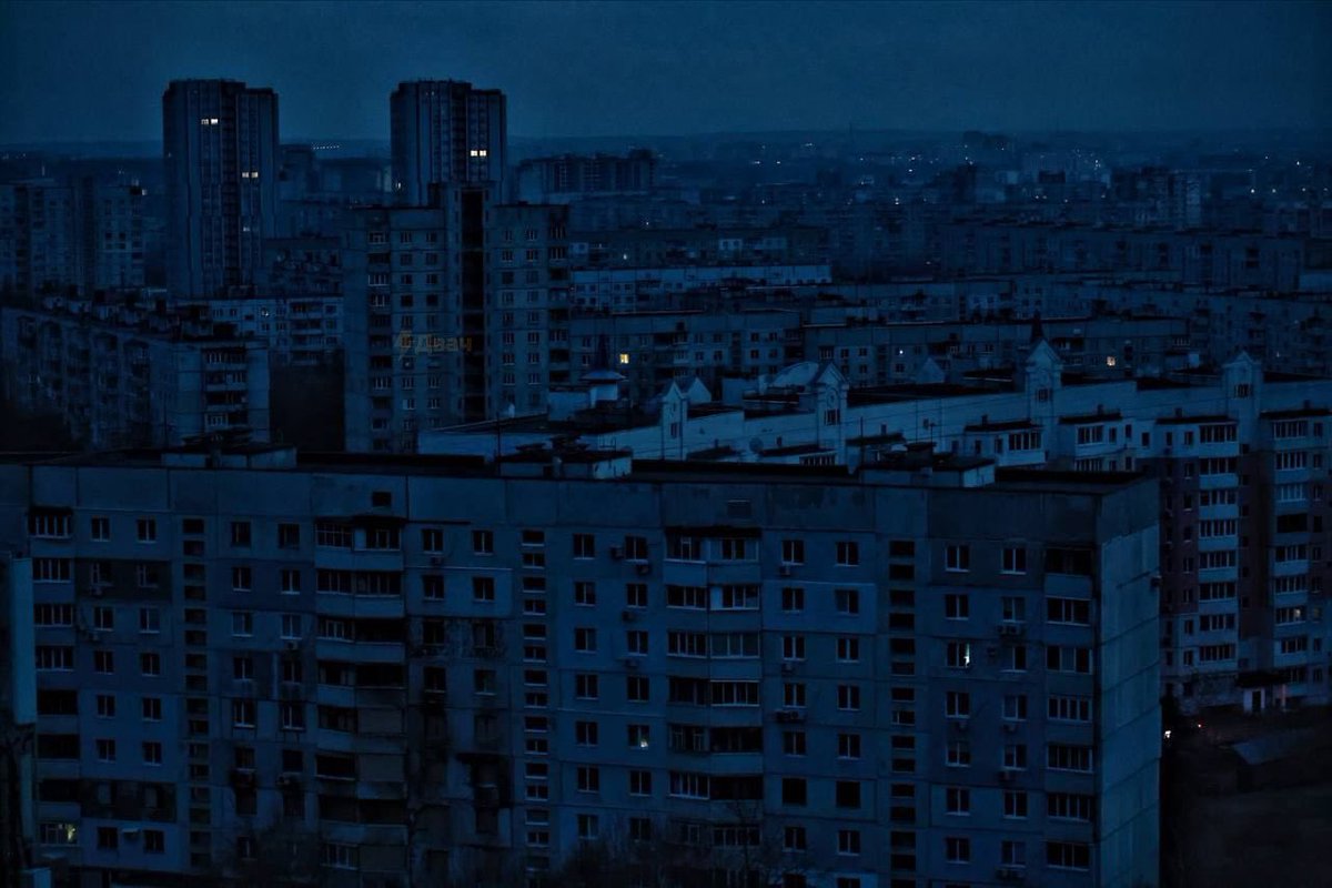 ✈️Jarkov quedó casi completamente sin energía después de los ataques con misiles rusos🇷🇺. Casi 200 mil personas se quedaron sin electricidad.  Se necesitarán muchos meses para restaurar el CHPP-5.