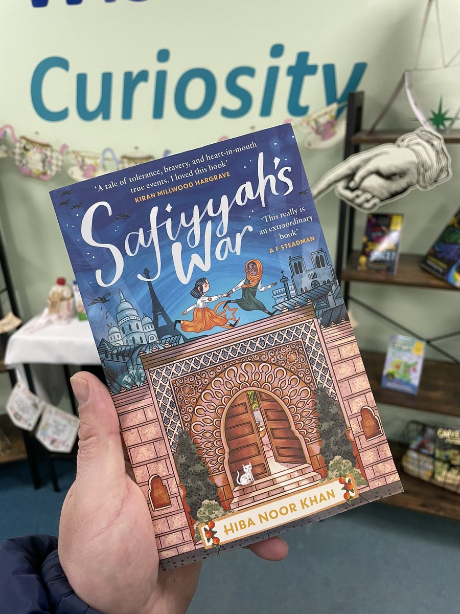 Fabulous delivery and incredibly generous. A donation from author @PiuDasGupta1 of @HibaNoorKhan1 book #SafiyyahsWar as part of @Biggreenbooks #BuyAStrangerABookDay thank you so much, can’t wait to share with my class and school. 📚🥰