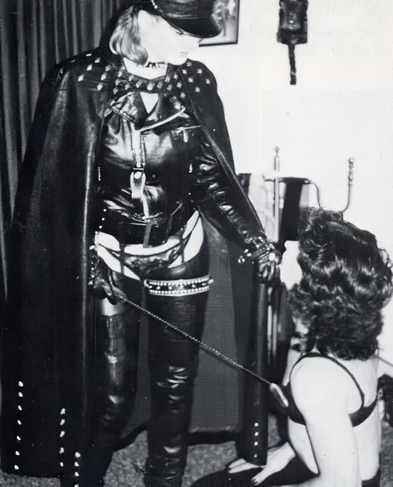 vintagefemdom  / X