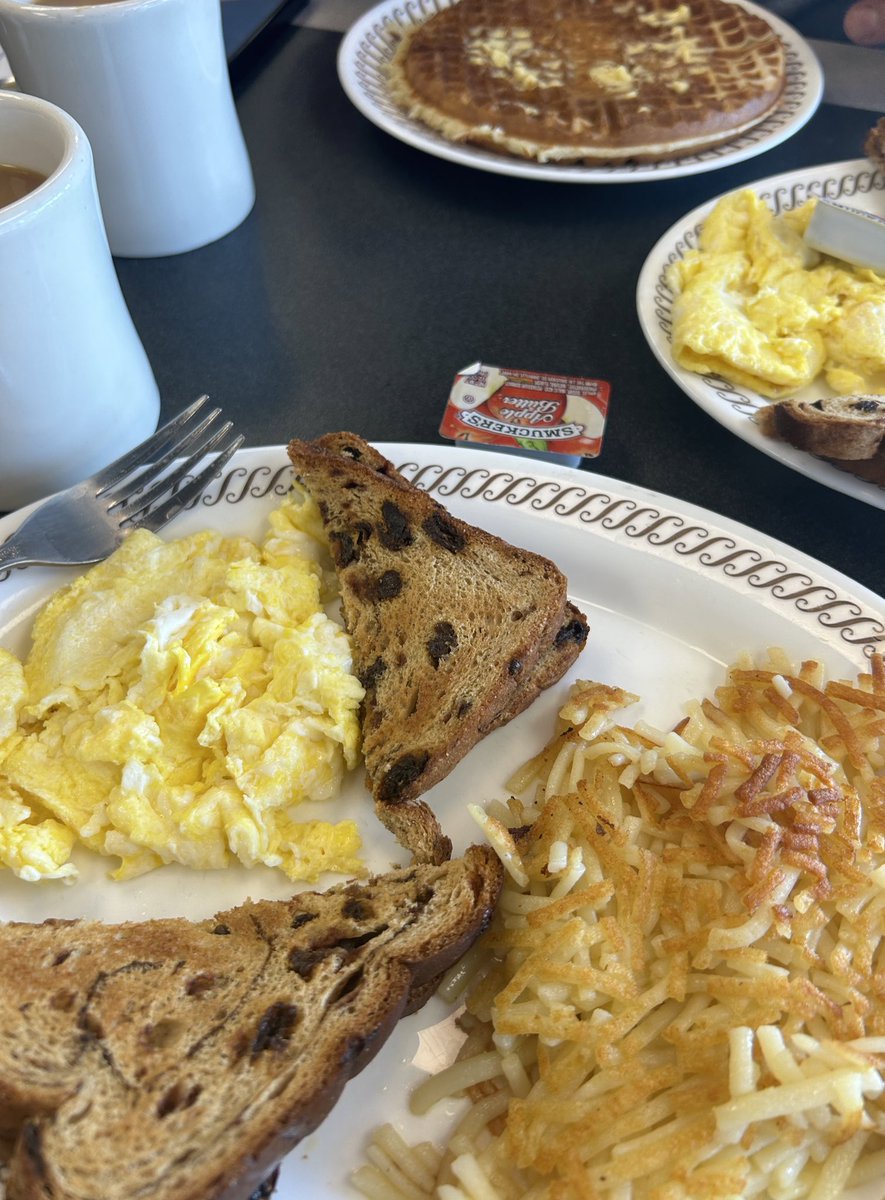 miniworld84's tweet image. My neighbor never had a waffle house- So, we stopped. The man in blue ran it like Carm from “The Bear.” 😂#yeschef