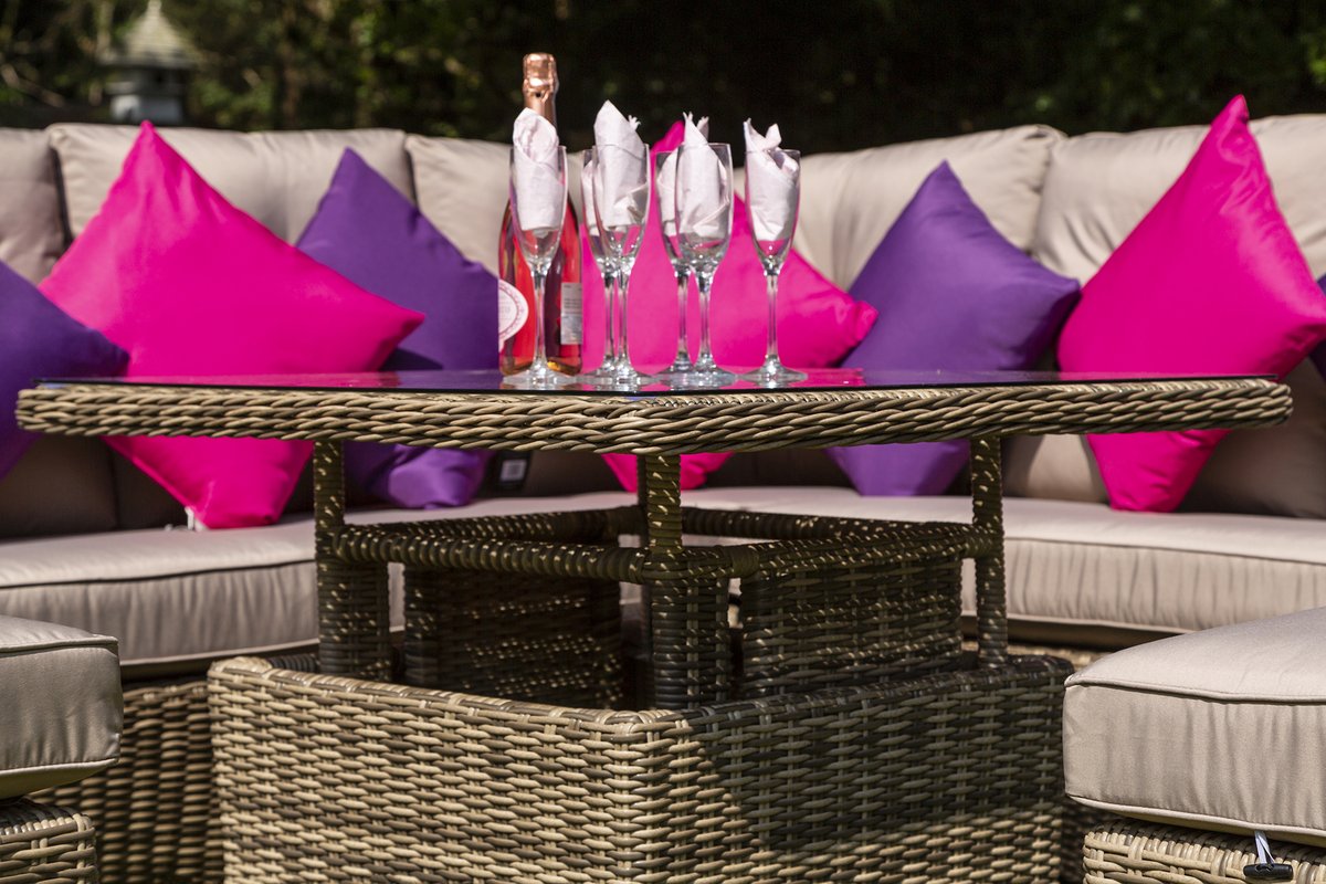 Transform Your Garden with Katie Blake's Seville Compact Corner Set. Effortlessly Combine Dining & Lounging with this Versatile Set Was £2855 Now £1895 34% Off alfrescogardenfurniture.co.uk/garden-furnitu… FREE white glove delivery #gardenfurniture #outdoorsofa #GardensHour #outdoorspace #garden