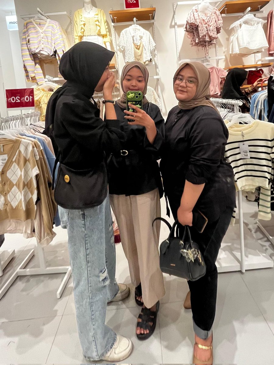 tuusssss's tweet photo. selamat berbuka puasaaa https://t.co/jXkk2J9RWu