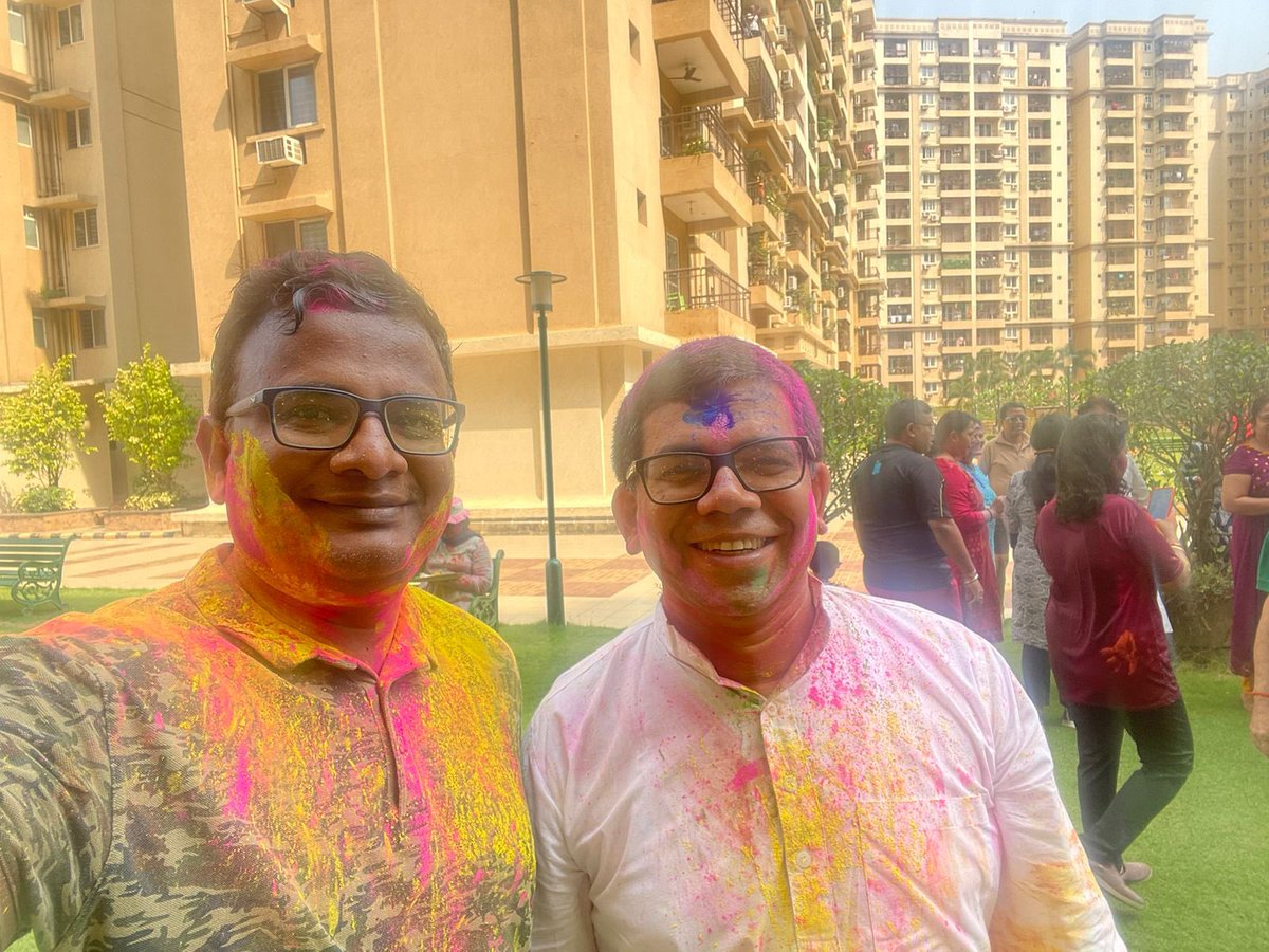#Holi with Royal 🫅 friends ❤️ @ #Bhubaneswar 

#HoliCelebration #HoliWithFriends #tuesdayvibe #FriendsFromX