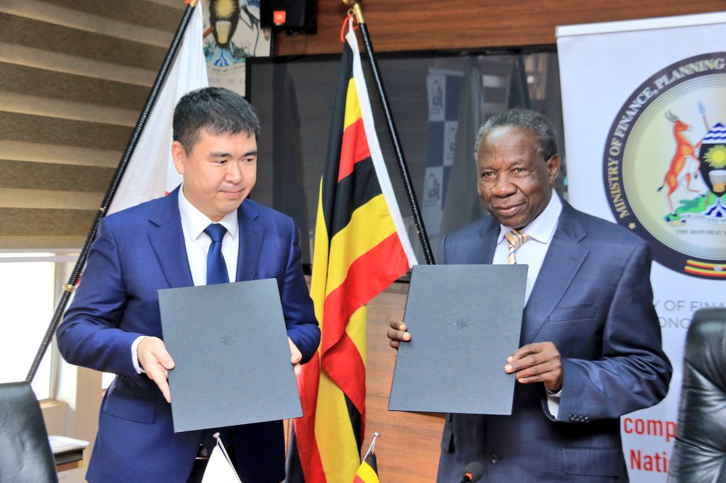 UGANDA & JAPAN SIGN USD 6.8 MILLION GRANT AGREEMENT: Finance Minister @MatiaK5 today signed Exchange of Notes and Grant Agreement for the 'Improvement of Medical Equipment at Regional Referral Hospitals Project' with Mr. Inoue Yoichi,the Chief Representative of JICA in Uganda…