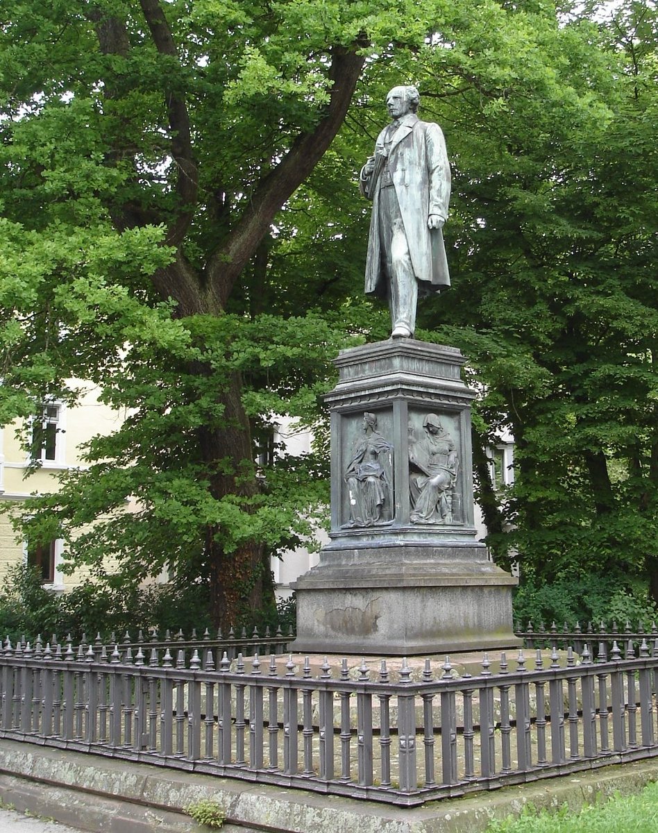 Gustav Adolph Kietz, #OTD *1824. Bruder des Malers Ernst Benedikt Kietz.
Goethe-Schiller-Denkmal in Weimar.
Quadriga mit „Brunonia“ in Braunschweig
Luther-Denkmal in Worms.
Ludwig-Uhland-Denkmal, Platz der Stadt Monthey in Tübingen.
iV ein Funke Freude