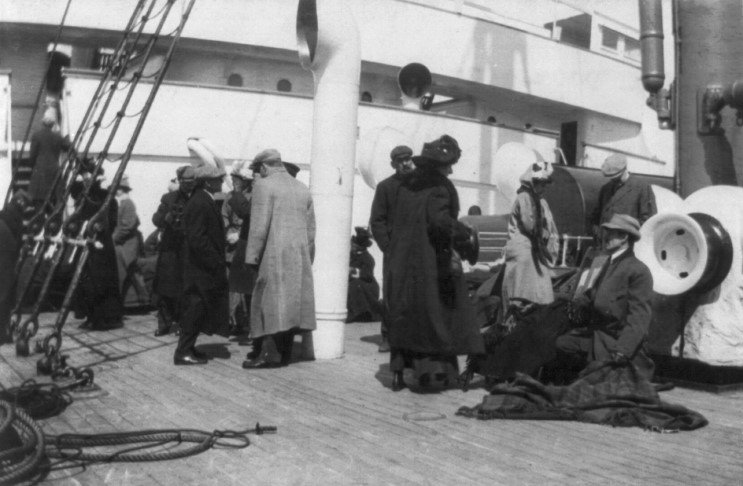 MeriaRmsTitanic's tweet image. 15th April 1912, at 8:50 am, Carpathia leaves the shipwreck site and returns to New York withe #Titanic survivors.
#Titanic2024 #Titanic112 #TitanicTimeline #TitanicAnniversary #RMSTitanic #OTD