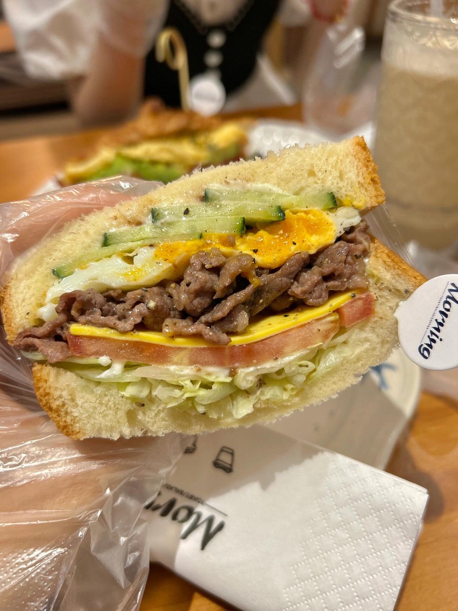 The delicious sandwich I ate today.
Croissant is very crispy➕smooth egg➕bacon🥓
Anyway, I fell immediately after one sip.