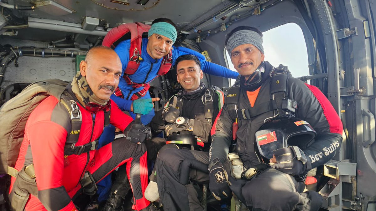 adgpi's tweet photo. #Proud
Lt Col Avnish Bajpai, a courageous warrior and a battle casualty, who lost a limb in operations, took on the ultimate challenge. He Skydived from 14,000ft, with an artificial limb. This outstanding achievement at #Bathinda Airbase is a testament to human spirit, resilience and the power of determination.
#IndianArmy
#ArmyAdventureWing