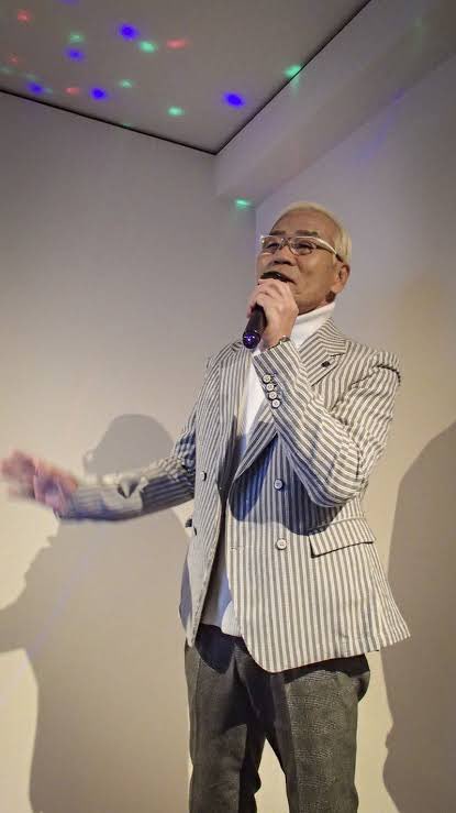 弟子やったら
Pang-Pang-Pang, Pang-Pang-Pang,
Pang-Pang-Pang,Yana.
弟子やったら
Pang-Pang-Pang, Pang-Pang-Pang,
Pang-Pang-Pang,Yana.