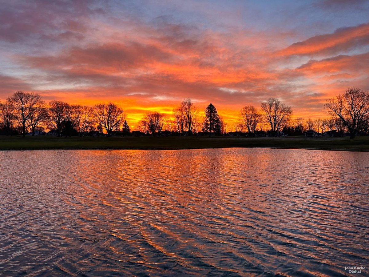 Morning Glory: Spectacular start to the day in Western New York (Penfield). @News_8 @JamesGilbertWX @Brennan_Somers @spann @wxbywilliams @andyparkertv @JimCantore @StormHour