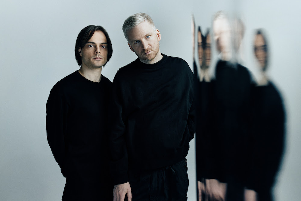 Surprise! Here's a brand new @kiasmos_ EP - @OlafurArnalds and Janus_Rasmussen reunite. There's a London show planned, too! clashmusic.com/news/surprise-…