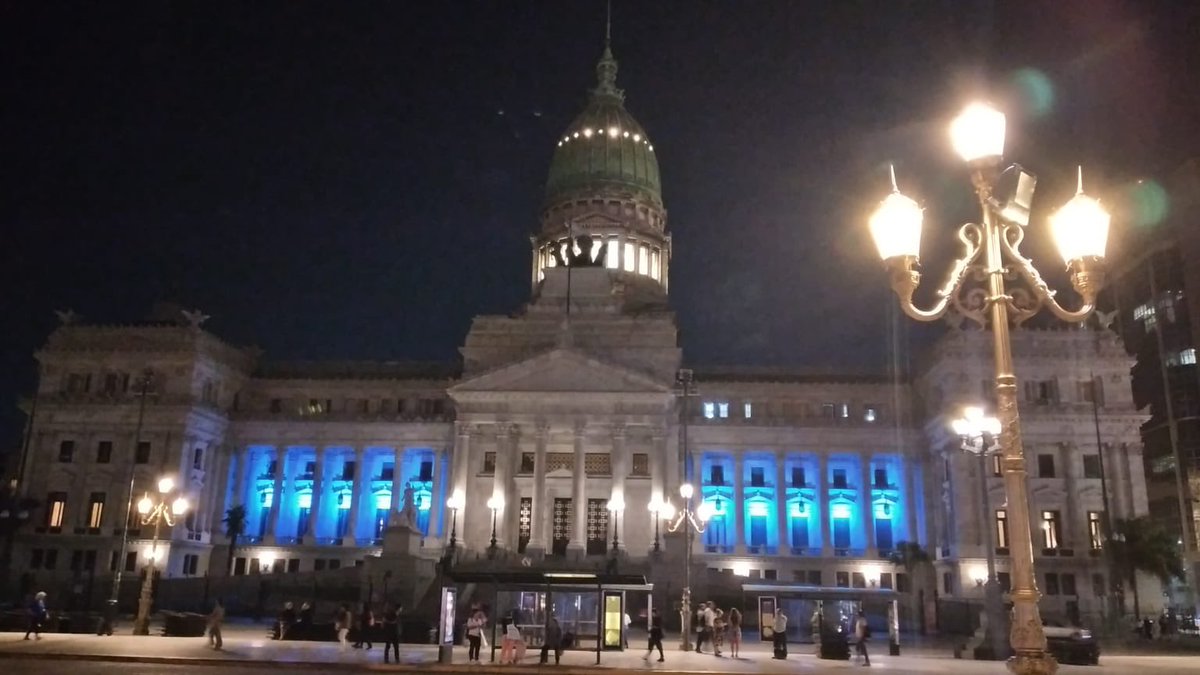 QuilmesEs's tweet photo. #25M El congreso de la Nación y el Obelisco iluminados de celeste en honor al Día del niño por nacer 🩵 https://t.co/ylrB5wqCMj