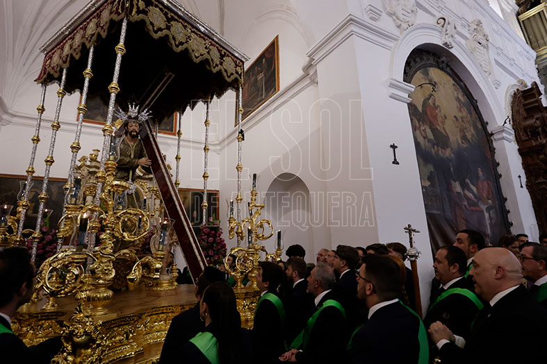 🟣📰#Antequera✝️ #SemanaSanta2024 #Cofrades 👉 Un #LunesSanto dedicado al Cielo y segundo día sin procesiones. La Coral Ciudad de Antequera y la Banda de Almogía interpretaron tres oraciones tras suspenderse la procesión. ⤵️ Todo el artículo: elsoldeantequera.com/cofradias/un-l…