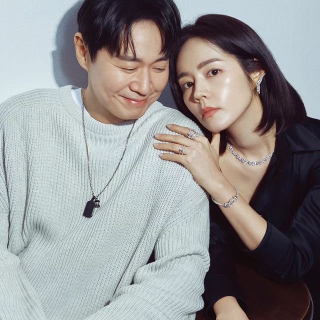 MyKoreanDramaID's tweet image. 19 tahun nikah dan mereka tetep wow bgt 😍 

#HanGain #YeonJeonghun