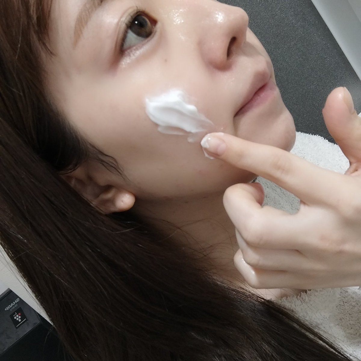 biyou0713's tweet photo. 大好きなブランド、ワンデイズユーの妹ブランド「Yeppda」のヒアルロン酸配合セラムとクリームが優秀すぎる。
季節の変わり目で最近すごい口周りが乾燥して粉吹いてたんだけど、朝晩これ使うとだいぶマシになる気がする😭✨
特にクリームがこっくりしたテクスチャーで肌をふわふわにしてくれる😳
 #pr https://t.co/0lBVyW0fTu
