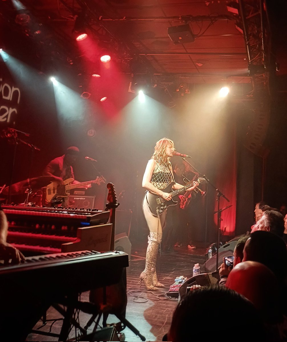 Jeanmarcgoua's tweet photo. Ana Popovic au Pan Piper. Blues, soul, groove, show devant. 
#anapopovic #panpiper #paris https://t.co/EgJ1tAHXht
