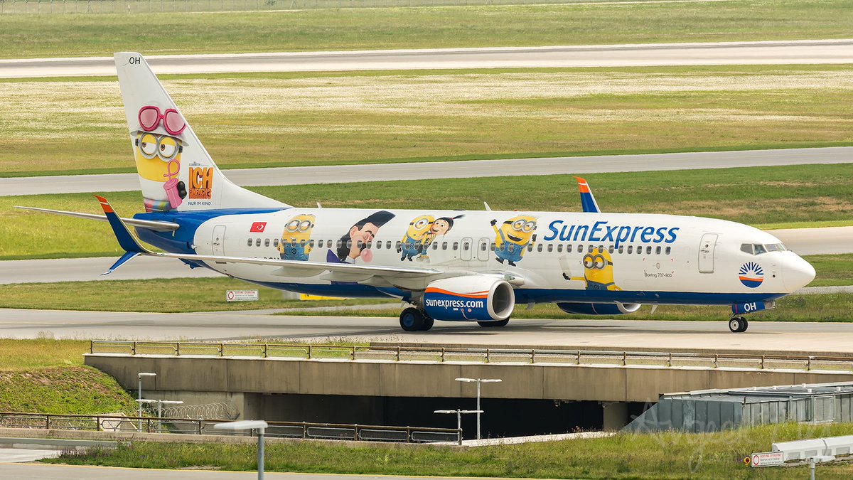 A #throwbackthursday to a @SunExpress @Boeing B737-8HC TC-SOH in cute @Minions livery seen at @MUC_Airport May 2018 #aviation #sunexpress #mucairport #planespotting