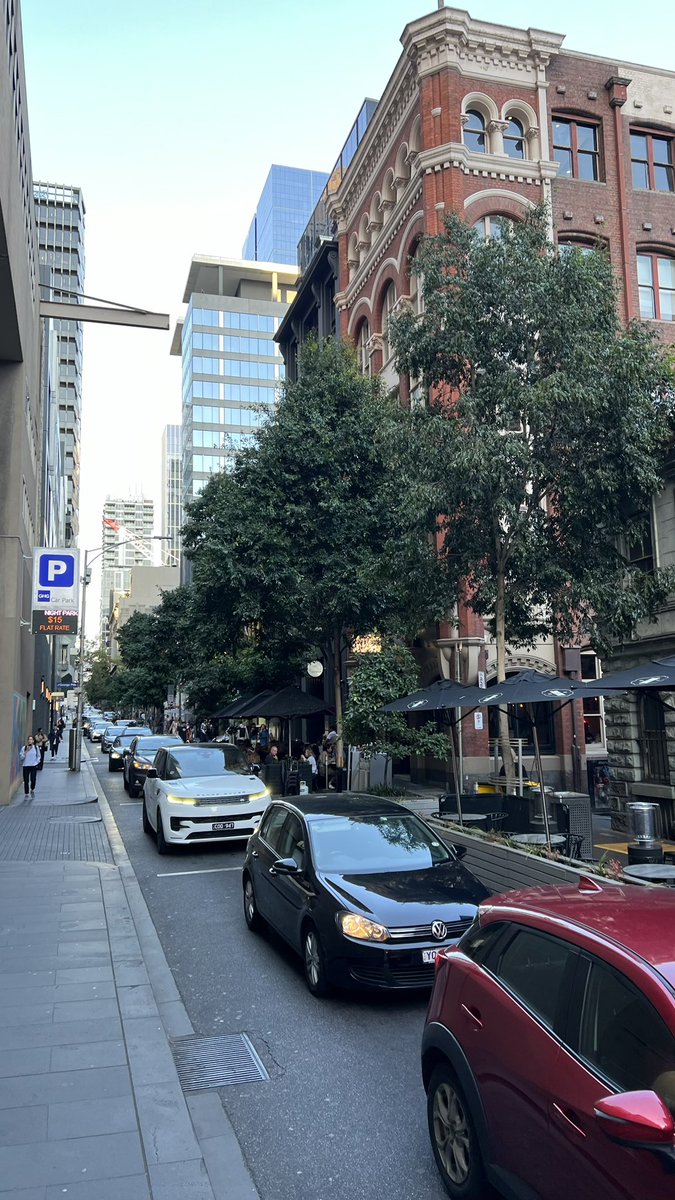 What a great use of a lane. Such a liveable and breathable city! 🙃

📍Flinders Lane, Melbourne CBD 

#Motonormativity #CarBrain #BuildBackBetter #ActiveTransport
#ClimateCrisis @cityofmelbourne @VicGovDTP @sallycapp