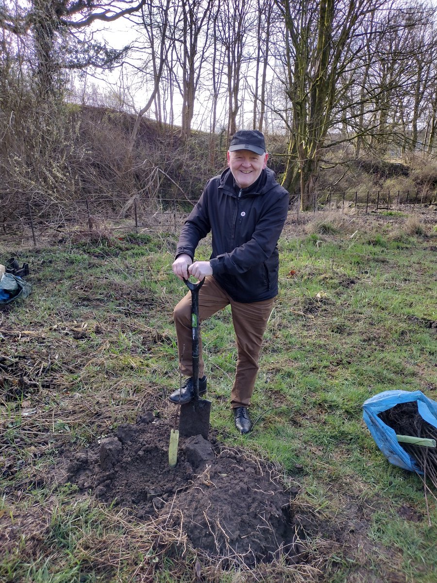 Thanks to the all the hard work of volunteers from @AhmadiyyaGS at Househill Park in Glasgow on Saturday, we ended this @ClydeClimatefor planting season on a high! 1600 trees planted in total across two days. Amazing work! 🌳👏 @GreenActionT @TreesforCities @EadhaAspen