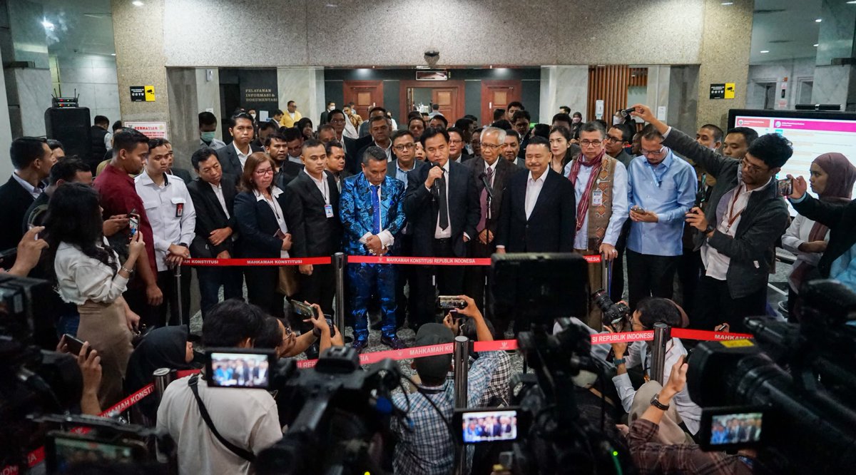 Prabowo-Gibran sebagai pemenang yg telah ditetapkan KPU sangat siap menghadapi dugaan  &amp; skeptisme para pihak yg belum "legowo". 

Tidak masalah, sebab apa yg terjadi di MK bukanlah epilog, melainkan sebuah prolog dari  kebijaksanaan pemerintahan yg akan datang.