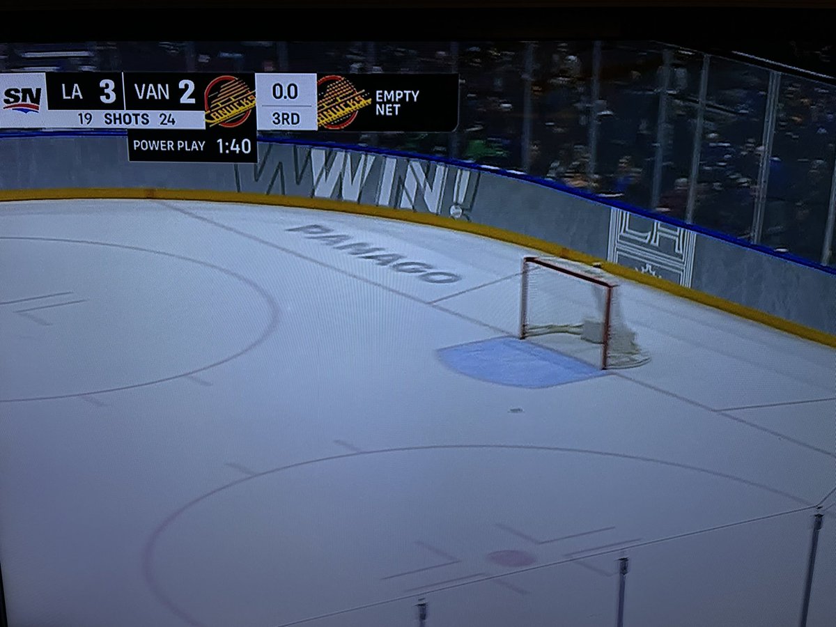 theyeeburt's tweet photo. @TheStanchion @passittobulis did you see the Rogers Arena boards celebrating the Kings’ win? https://t.co/0RKhXBDqXM